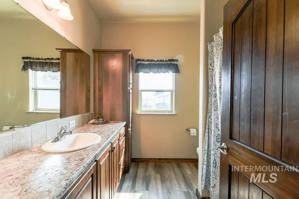 Bath - 414 S Garfield, Genesee, ID 83832 photo 4 of 4