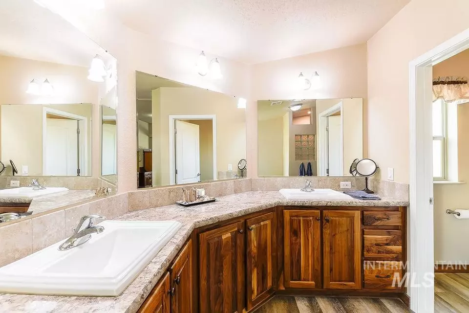 Bath - 414 S Garfield, Genesee, ID 83832 photo 3 of 4