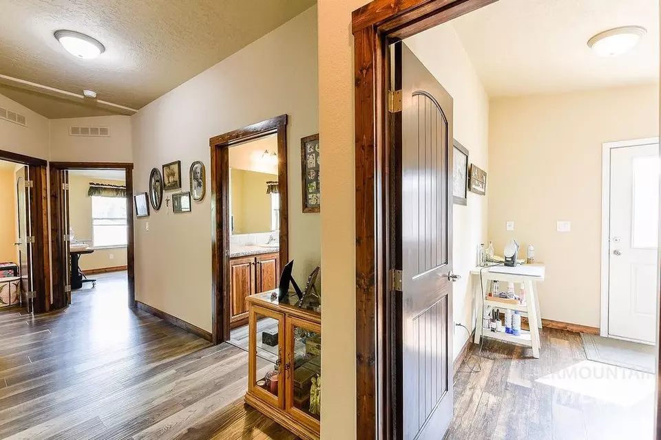 Entry Way - 414 S Garfield, Genesee, ID 83832 photo 6 of 7