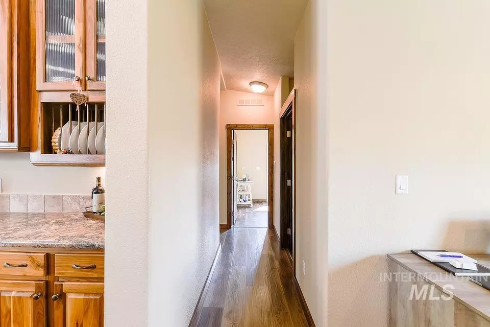 Entry Way - 414 S Garfield, Genesee, ID 83832 photo 5 of 7