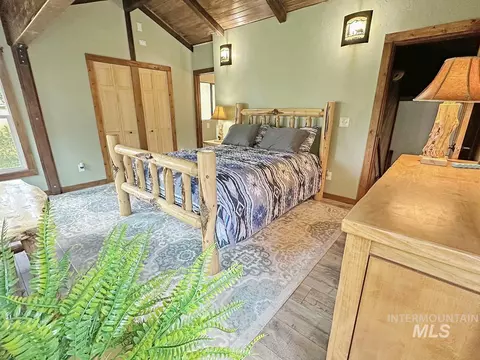Bedroom - 109 Par Dr, Cascade, ID 83611 photo 1 of 5