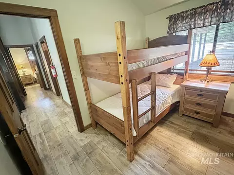 Bedroom - 109 Par Dr, Cascade, ID 83611 photo 4 of 5