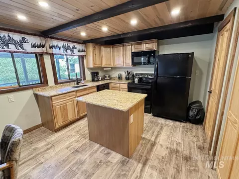 Kitchen - 109 Par Dr, Cascade, ID 83611 photo 1 of 1