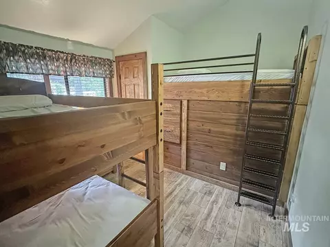 Bedroom - 109 Par Dr, Cascade, ID 83611 photo 5 of 5