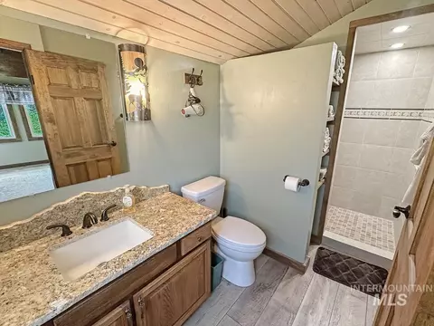 Bath - 109 Par Dr, Cascade, ID 83611 photo 1 of 3