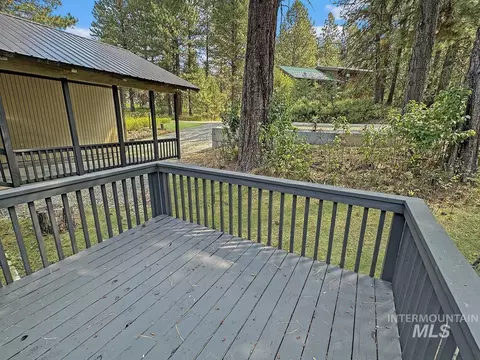 Exterior - 109 Par Dr, Cascade, ID 83611 photo 4 of 7