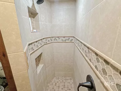 Bath - 109 Par Dr, Cascade, ID 83611 photo 2 of 3