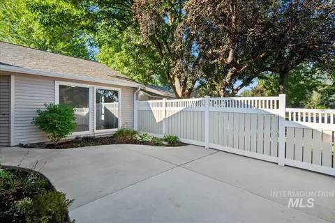 9757 W Woodchuck Ln, Boise, ID 83704