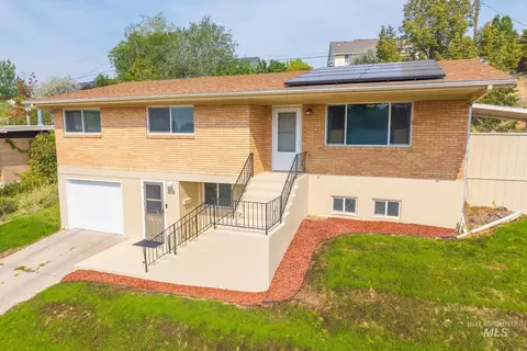 816 Park Ln, Pocatello, ID 83201
