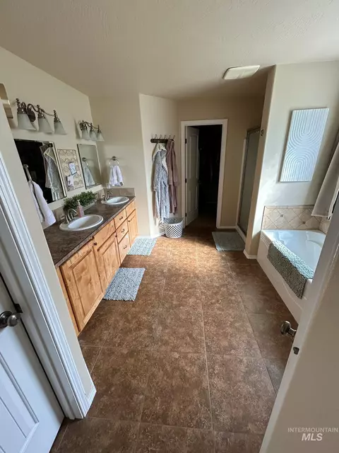 Bath - 3091 Echo Rd, Nyssa, OR 97913 photo 2 of 4