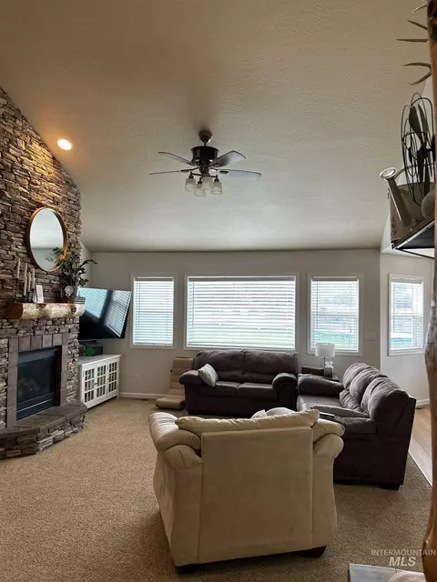Living - 3091 Echo Rd, Nyssa, OR 97913 photo 1 of 1