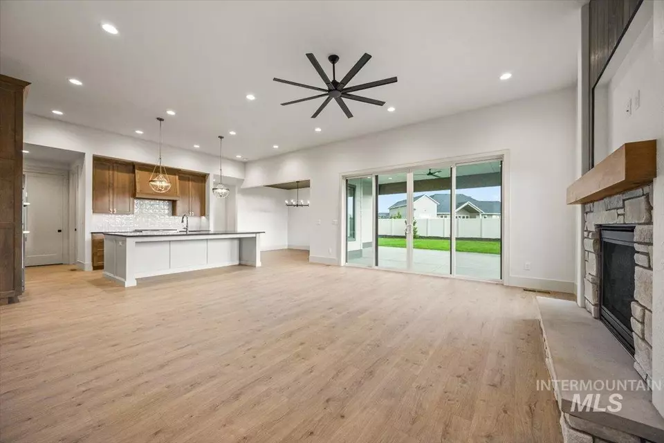 Living - 7462 E Newcastle Dr, Nampa, ID 83687 photo 2 of 3