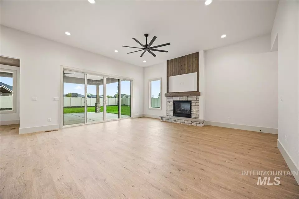 Living - 7462 E Newcastle Dr, Nampa, ID 83687 photo 3 of 3