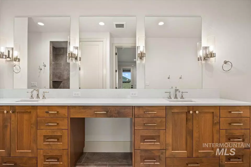 Bath - 7462 E Newcastle Dr, Nampa, ID 83687 photo 4 of 7