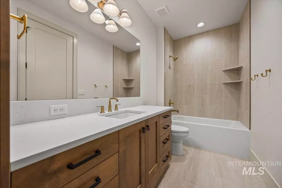 Bath - 7462 E Newcastle Dr, Nampa, ID 83687 photo 2 of 7