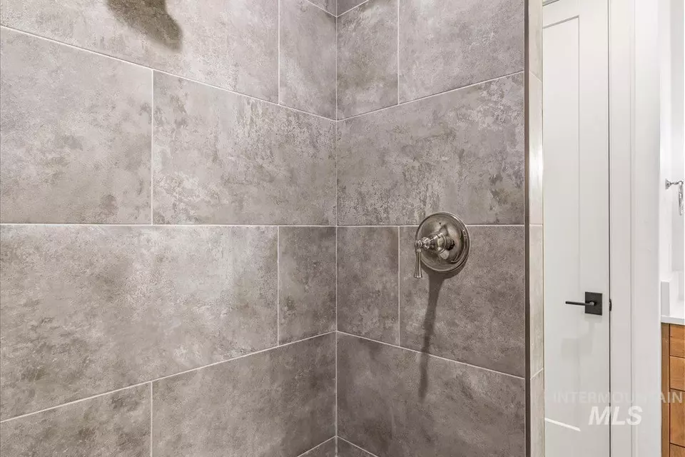 Bath - 7462 E Newcastle Dr, Nampa, ID 83687 photo 7 of 7