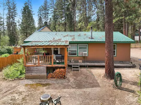 10 Cricket Rd, Garden Valley, ID 83622