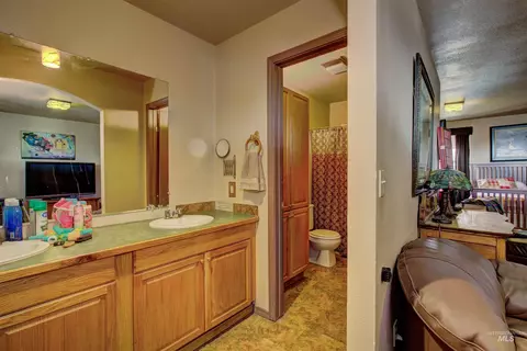 Bath - 695 Totem Dr, Weiser, ID 83672 photo 1 of 2