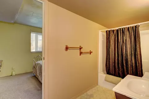 Bath - 695 Totem Dr, Weiser, ID 83672 photo 2 of 2