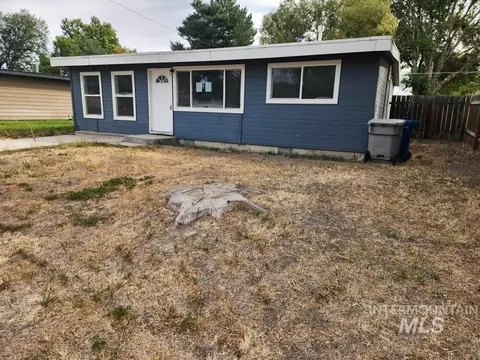 825 S 12th E, Mountain Home, ID 83647