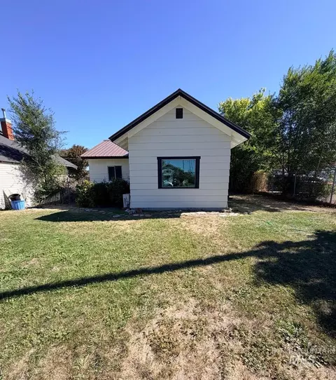1327 Hansen Ave, Burley, ID 83318