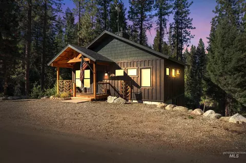 24 Rainbow Rdg, Garden Valley, ID 83622