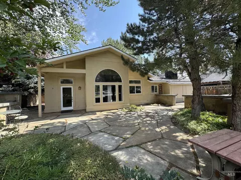 133 Treasure Ln, Hailey, ID 83333