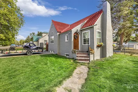 602 4th Ave E, Gooding, ID 83330