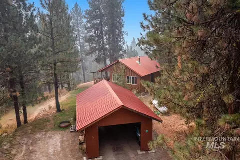 33 Upper Fitchs Pt, Garden Valley, ID 83622
