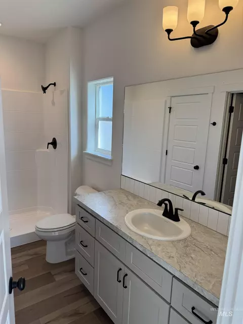 Bath - 1295 Starlight Loop, Twin Falls, ID 83301 photo 1 of 3