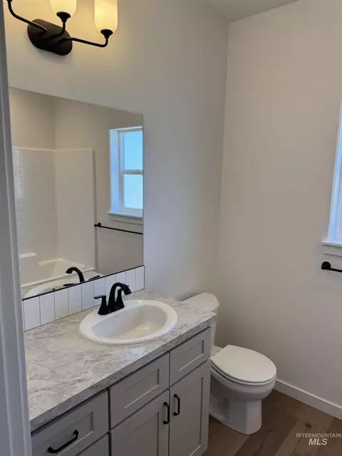 Bath - 1295 Starlight Loop, Twin Falls, ID 83301 photo 3 of 3