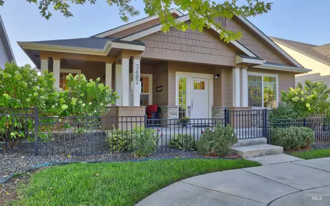 3482 N Lilyturf Ave, Meridian, ID 83642
