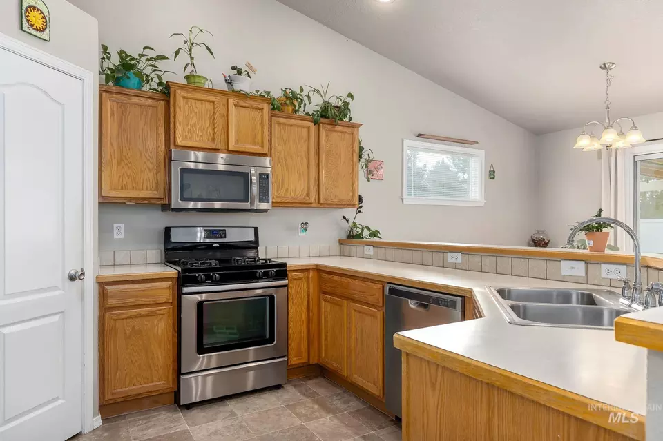 Kitchen - 1449 St James, Middleton, ID 83644 photo 2 of 3