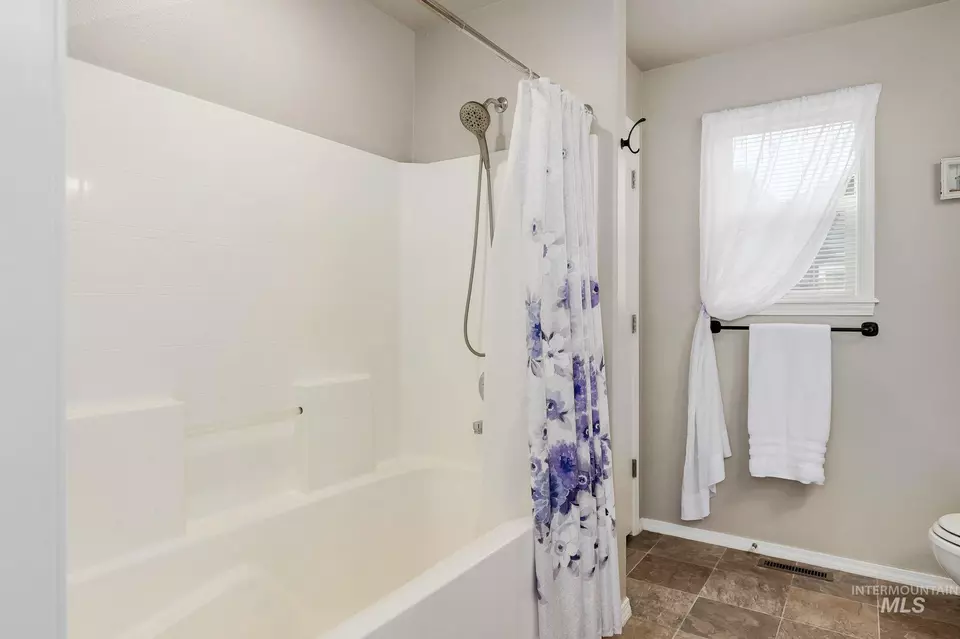 Bath - 1449 St James, Middleton, ID 83644 photo 2 of 3