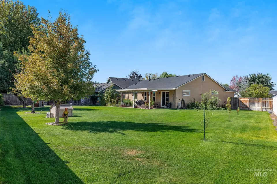 Exterior - 1449 St James, Middleton, ID 83644 photo 6 of 7