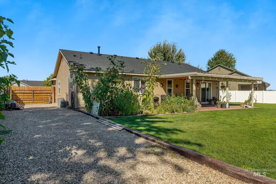 Exterior - 1449 St James, Middleton, ID 83644 photo 2 of 7