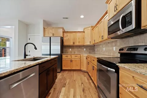 Kitchen - 5011 W Clear Fld, Eagle, ID 83616 photo 2 of 3