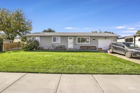 1045 Utah St, Gooding, ID 83330 photo 1