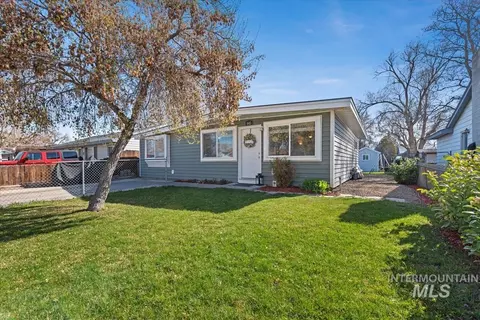 845 S 13th E, Mountain Home, ID 83647
