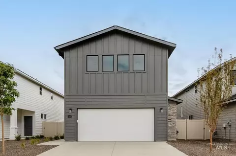 910 N Mirror Creek Way, Meridian, ID 83642
