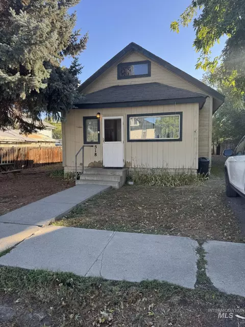 518 Montana St, Gooding, ID 83330