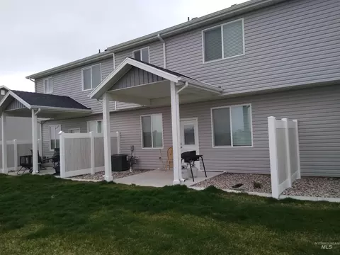 55 Cedar Ln, Malad City, ID 83252