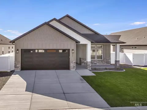 Exterior - 521 Falling Leaf Ln, Twin Falls, ID 83301 photo 4 of 7