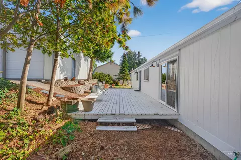 Exterior - 128 E Persimmon St, Genesee, ID 83832 photo 5 of 11