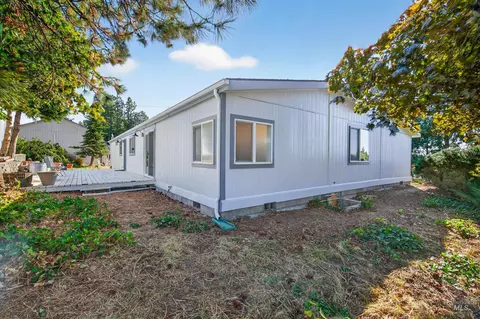 Exterior - 128 E Persimmon St, Genesee, ID 83832 photo 3 of 11