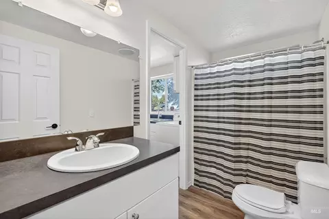 Bath - 128 E Persimmon St, Genesee, ID 83832 photo 5 of 5