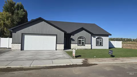 1212 Bronze Dr, Rupert, ID 83350