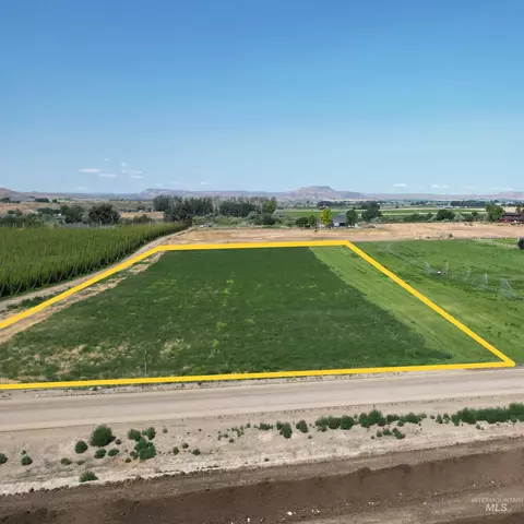 4 8actbd Chips Ln, Parma, ID 83660