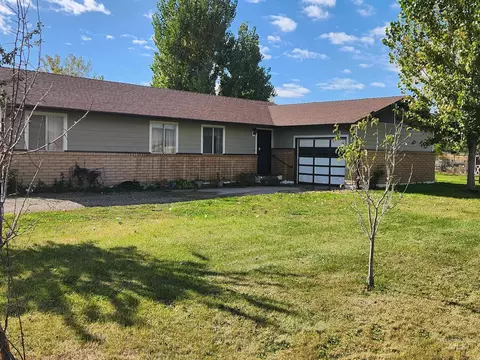 425 W Peach Rd, Ontario, OR 97914