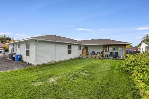 Exterior - 916 17th Ave E, Jerome, ID 83338 photo 3 of 6